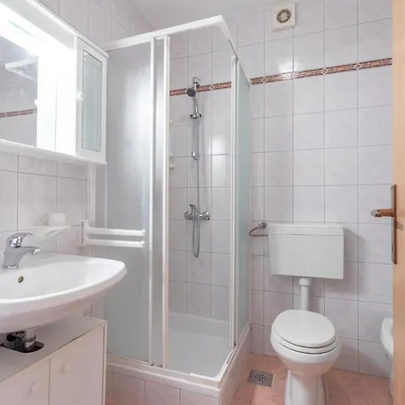 Appartement With Parking Space Baska, Krk - 19480 Baška